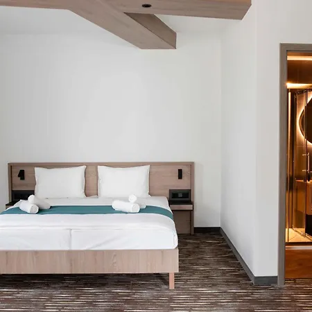Avarka Guest house *